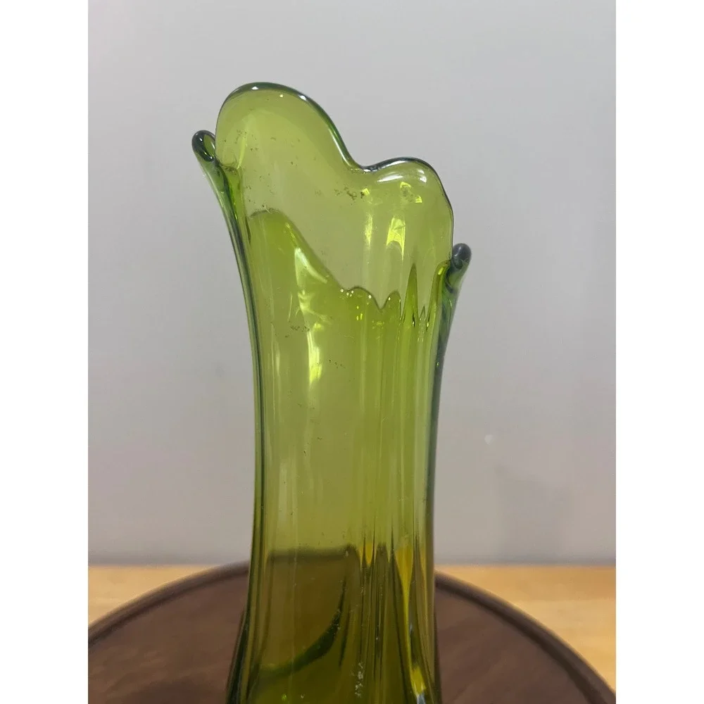 Vtg Viking Glass Avocado Green Swung Vase Mid Century Modern 9.5 Inch MCM Art